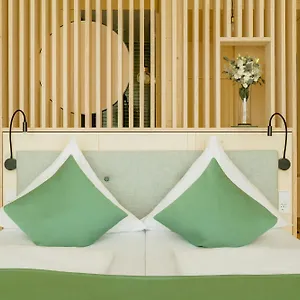 https://hotel-krone-oettingen.com-bavaria.com